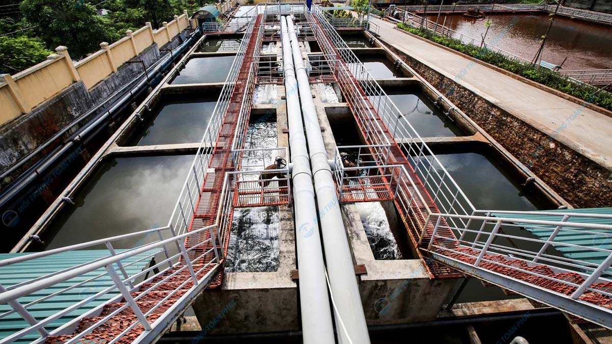 Bể lắng loại bỏ các hạt cặn lơ lửng trong nước